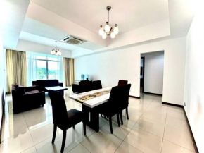 Bay Resort Condominium 3-bedrooms with Swimming Pool near the Seaside
